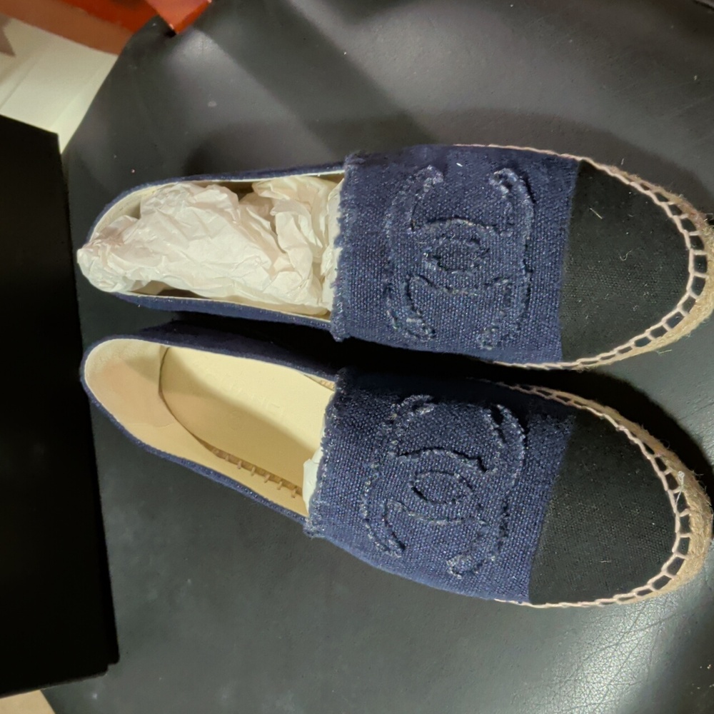 RARE Sz 42 CHANEL Dark Blue Espadrilles with Black Toe - Picture 2 of 9